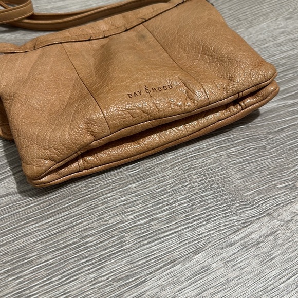 Day and Mood leather crossbody - Picture 9 of 9